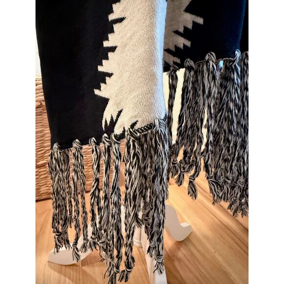 Pendleton Black and White Poncho with Fringe - One Size - Picture 9 of 9